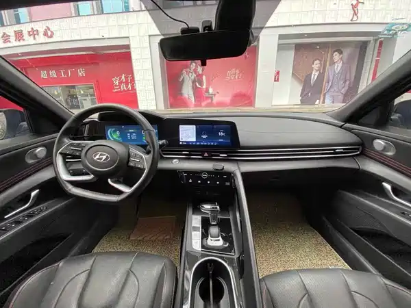 Hyundai Elantra 2022