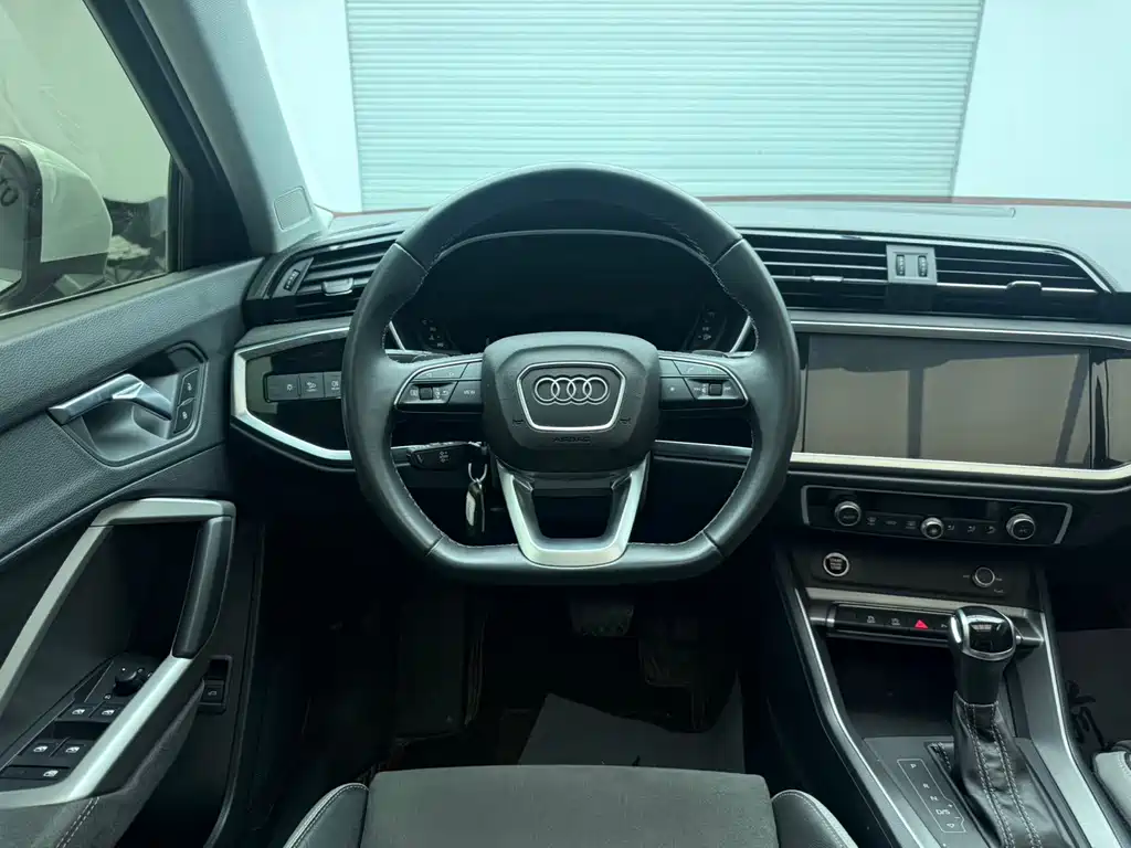 Audi Q3 2023 — фото 13