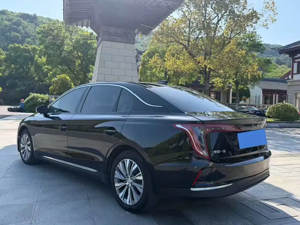 Hongqi E-QM5 2023 — фото 4