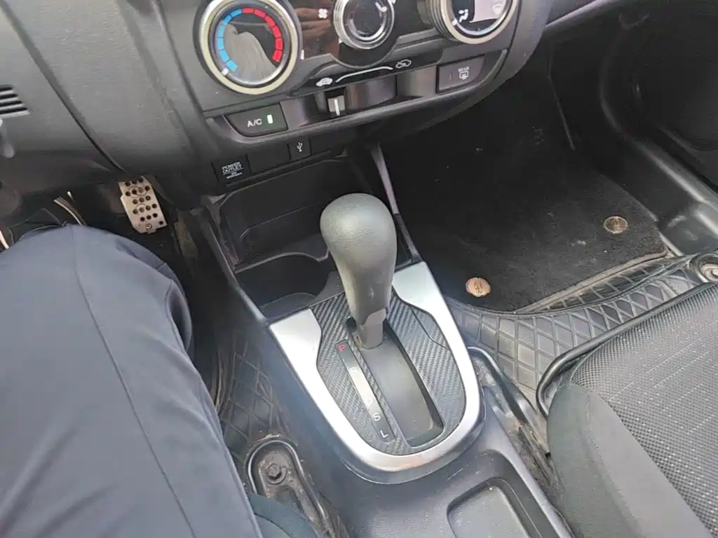 Honda Fit 2015 — фото 14
