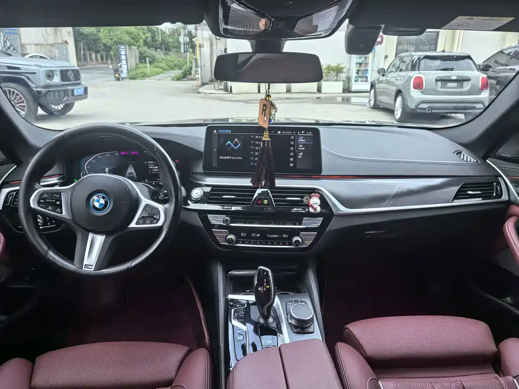 BMW 5 Series New Energy 2022 — фото 27