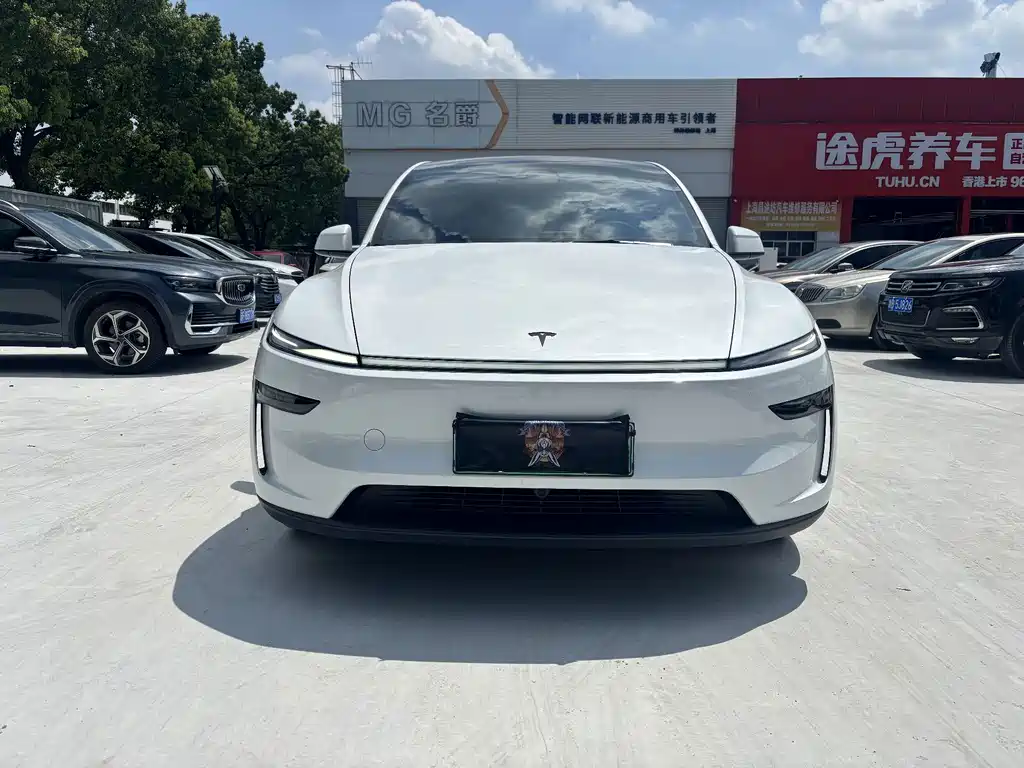 Tesla Model Y L 2026 — фото 2