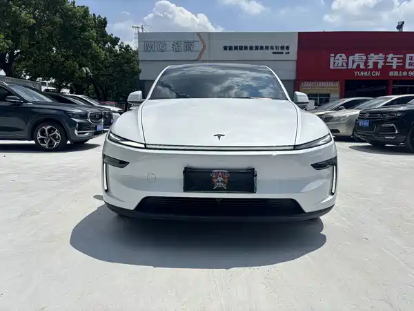 Tesla Model Y L 2026
