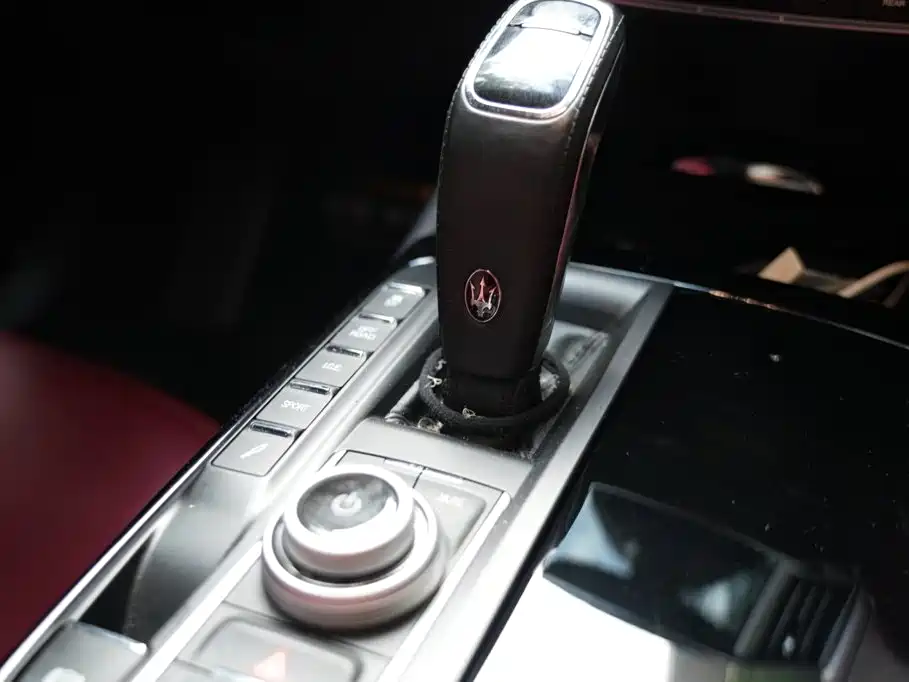 Maserati Levante 2021 — фото 15