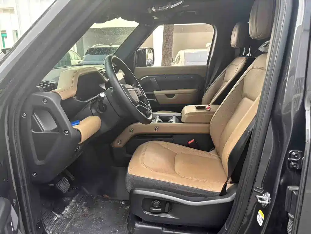 Land Rover Defender 2025