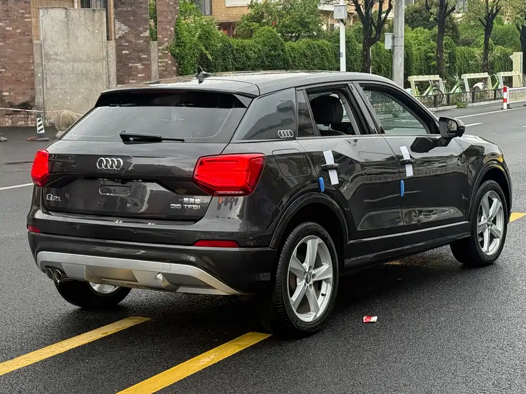 Audi Q2L 2019 — фото 8