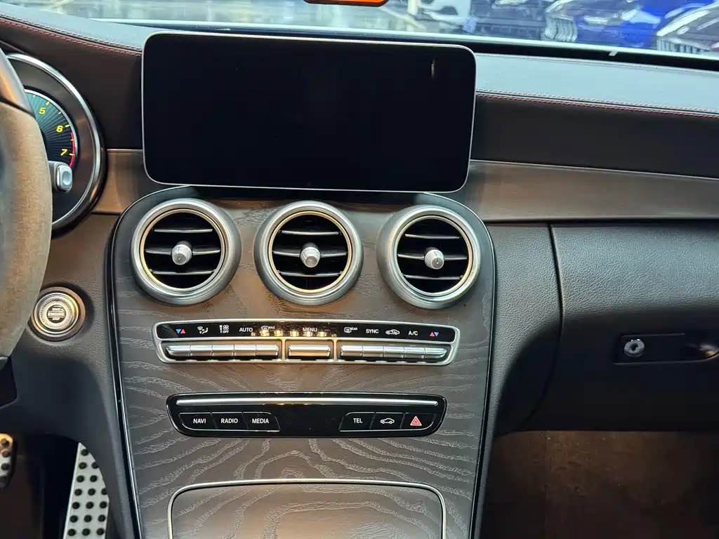 Mercedes-Benz C-Class 2023 — фото 12