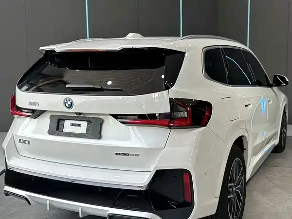 BMW iX1 2024