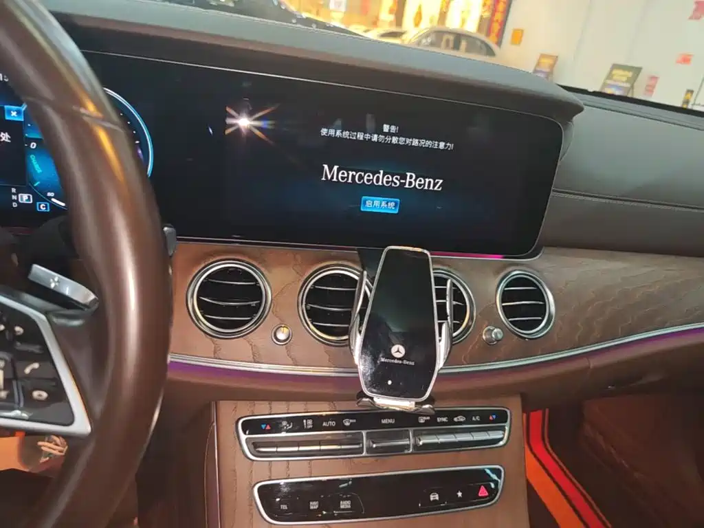 Mercedes-Benz E-Class 2022 — фото 13