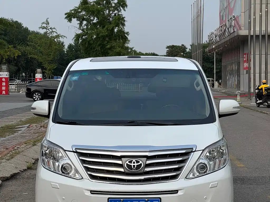 Toyota Alphard 2012