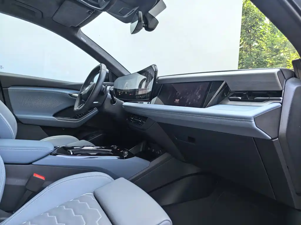 Audi Q6L E-Tron 2025 — фото 15