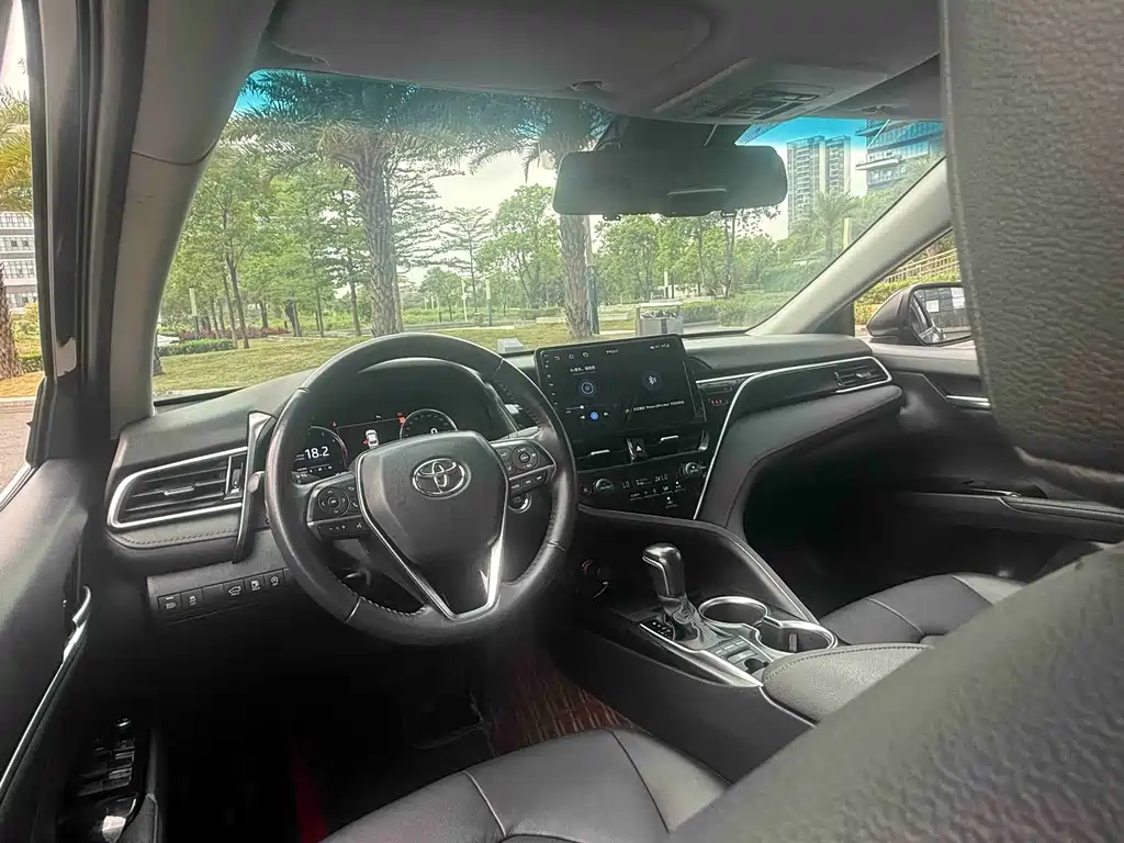 Toyota Camry 2022 — фото 11