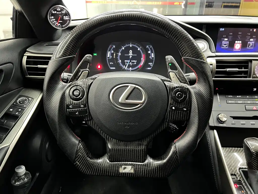 Lexus IS 2016 — фото 13