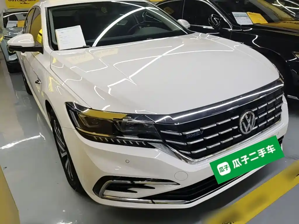 Volkswagen Passat Plug-In Hybrid 2019 — фото 4