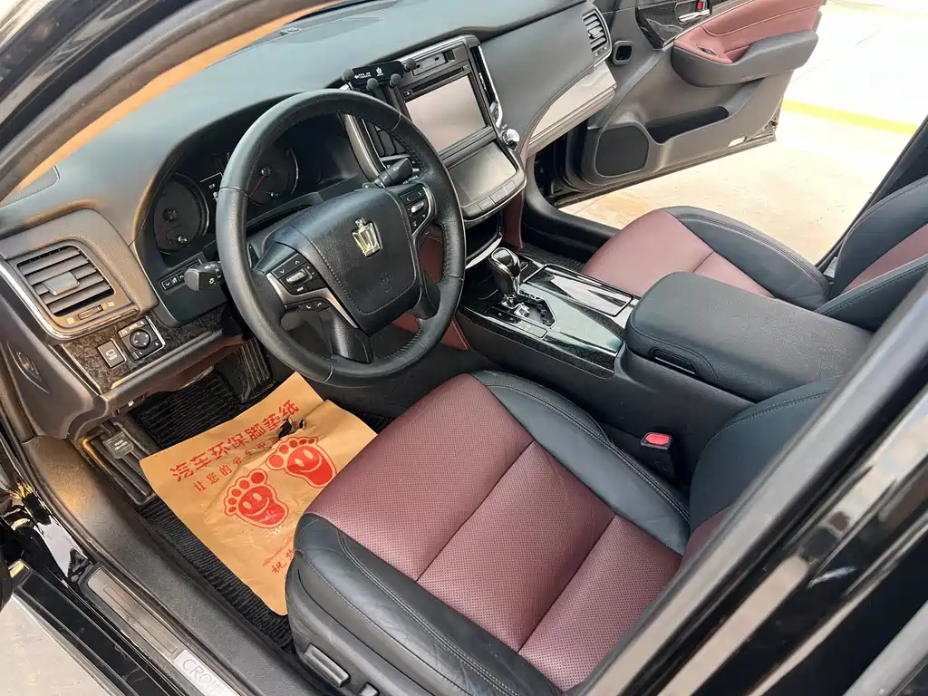 Toyota Crown 2019 — фото 12