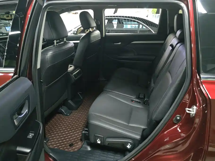 Toyota Highlander 2017 — фото 11