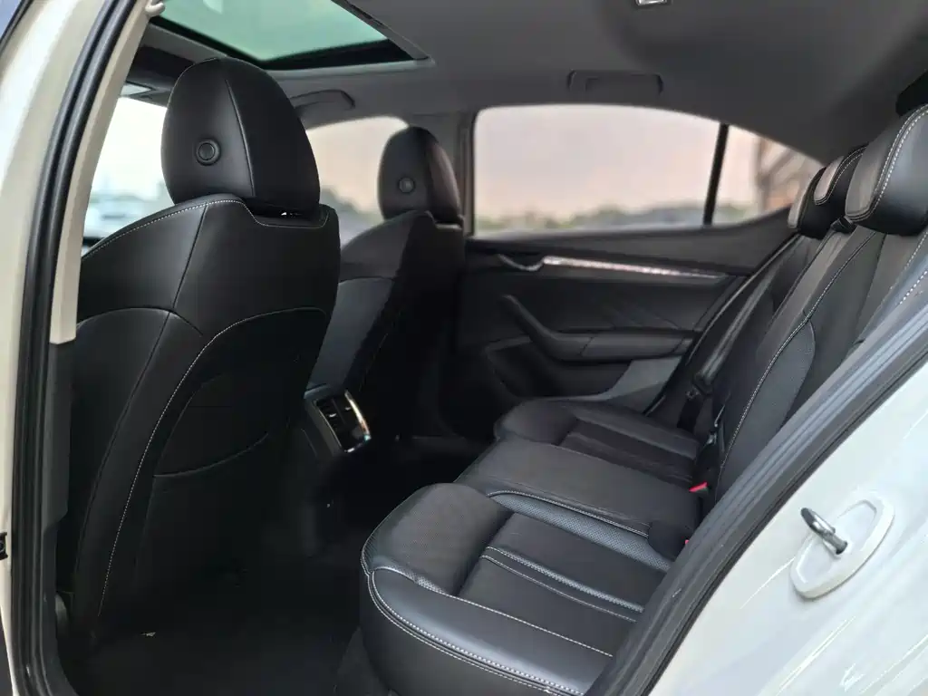 Skoda Octavia 2022 — фото 18