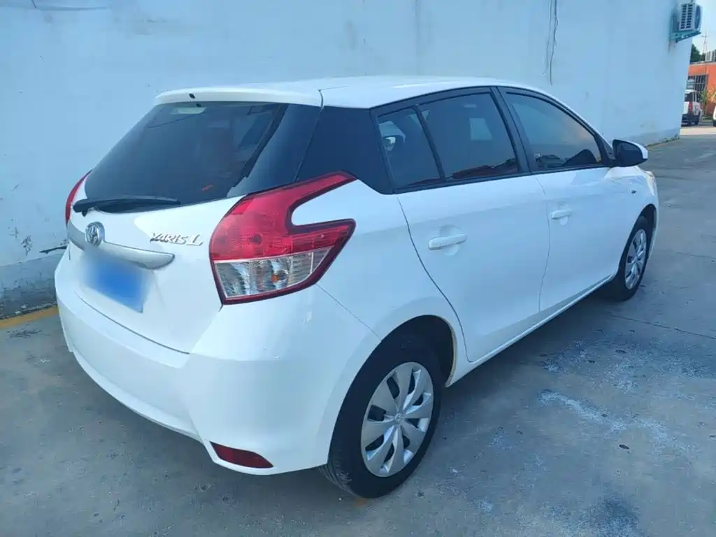 Toyota Yaris L 2015 — фото 7