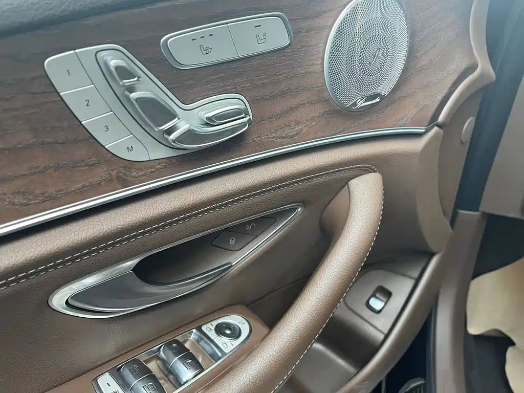 Mercedes-Benz E-Class 2019 — фото 10