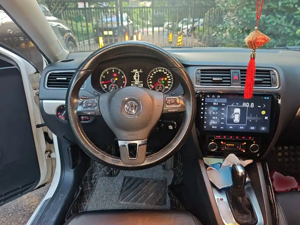 Volkswagen Sagitar 2014