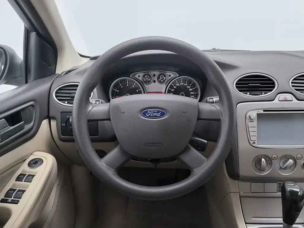 Ford Focus 2014 — фото 11