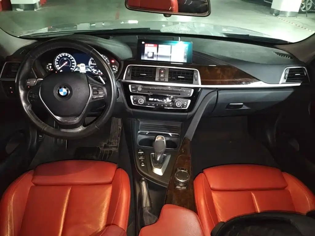 BMW 3 Series 2018 — фото 10