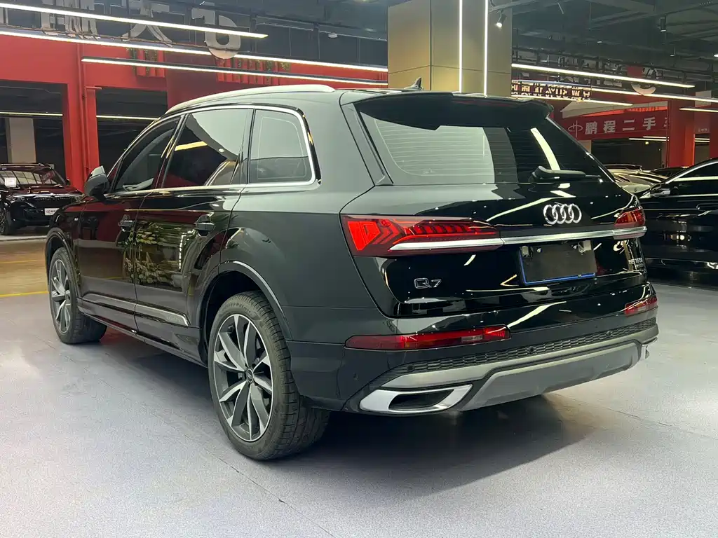 Audi Q7 2023 — фото 17