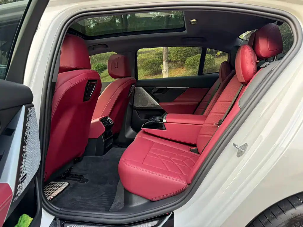 BMW 5 Series 2024