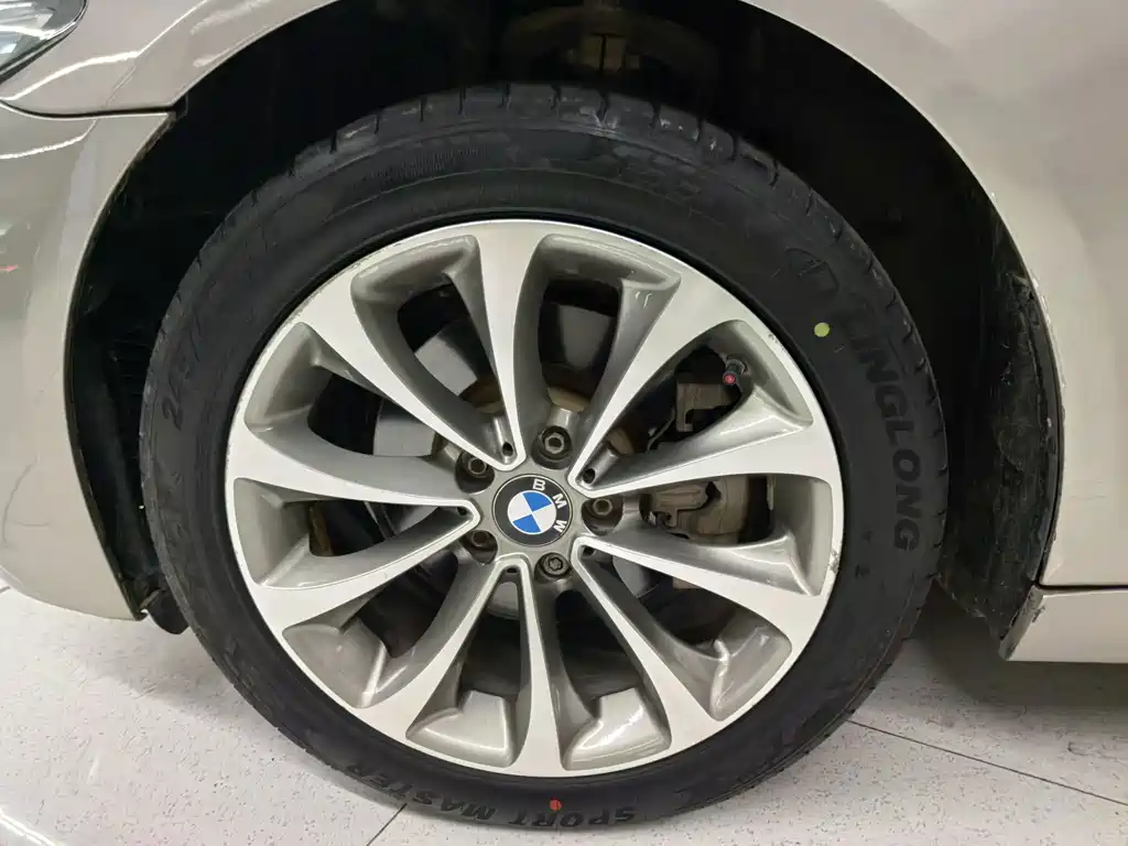 BMW 5 Series 2017 — фото 15