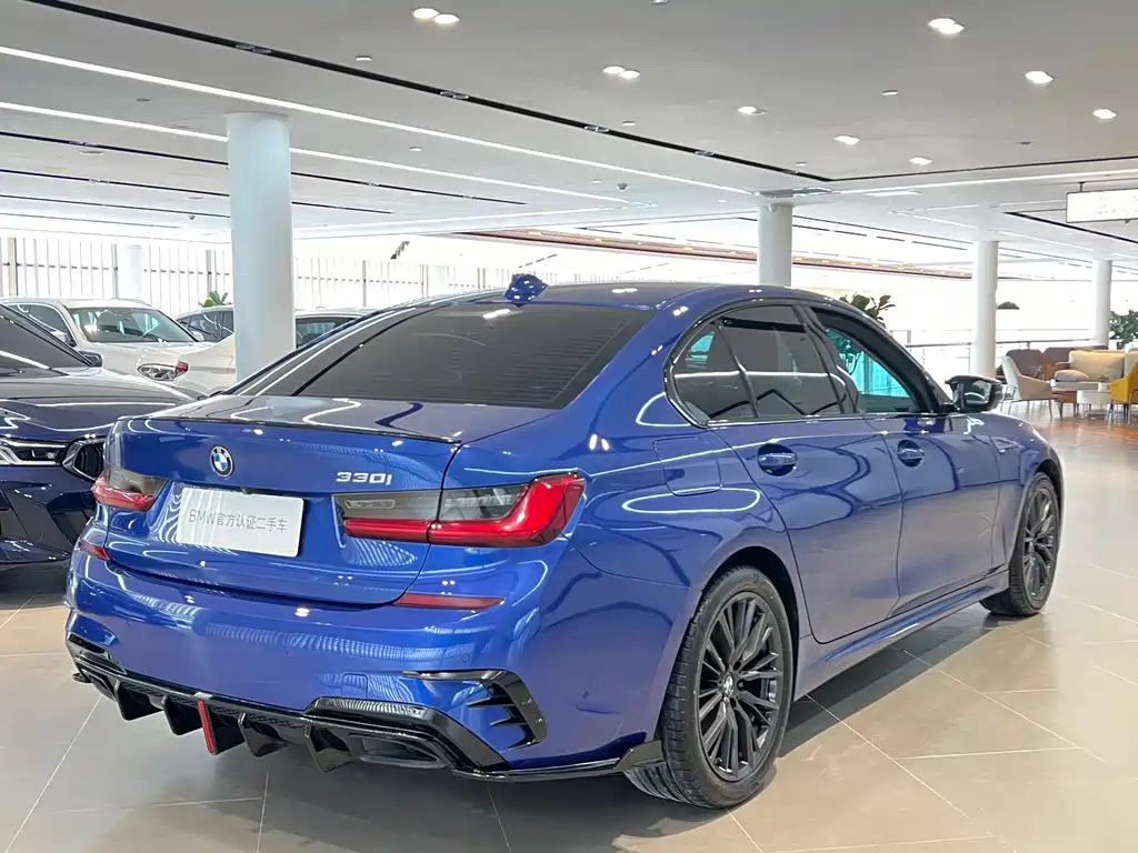 BMW 3 Series 2019 — фото 16