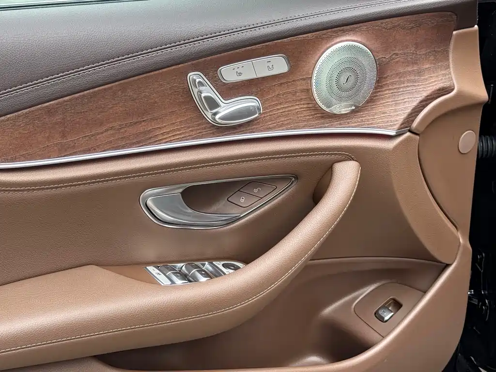 Mercedes-Benz E-Class 2022 — фото 18