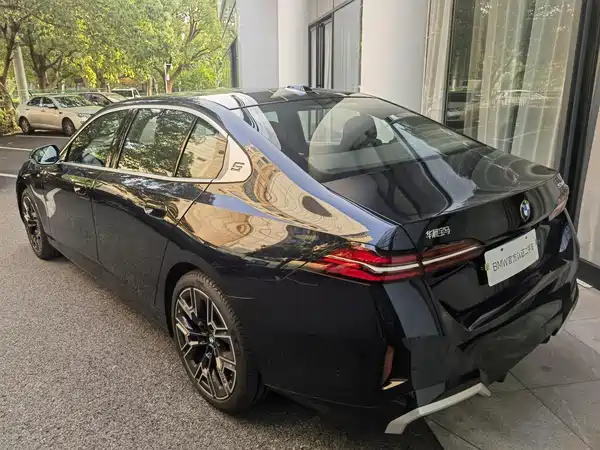 BMW 5 Series 2025