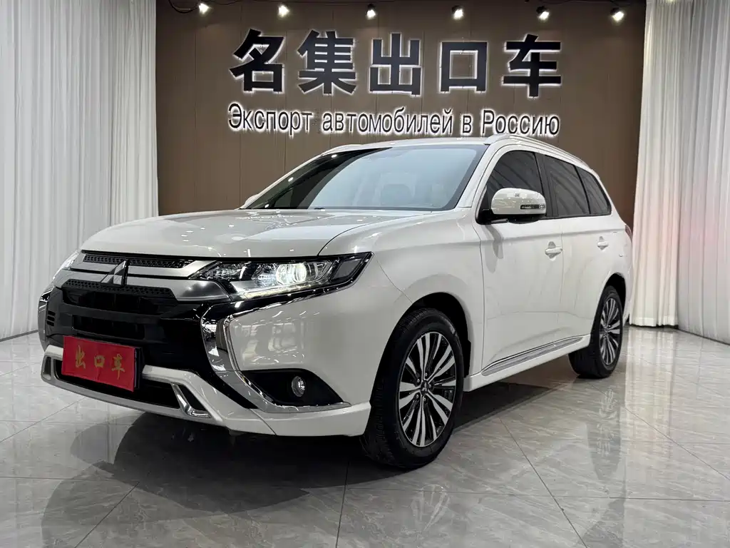 Mitsubishi Outlander 2022 — фото 1