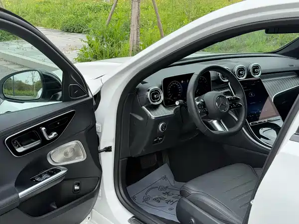 Mercedes-Benz C-Class 2024