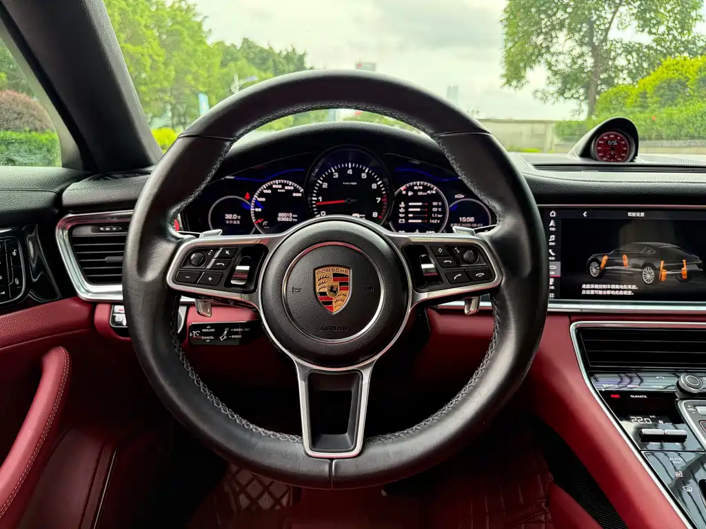 Porsche Panamera 2018 — фото 11