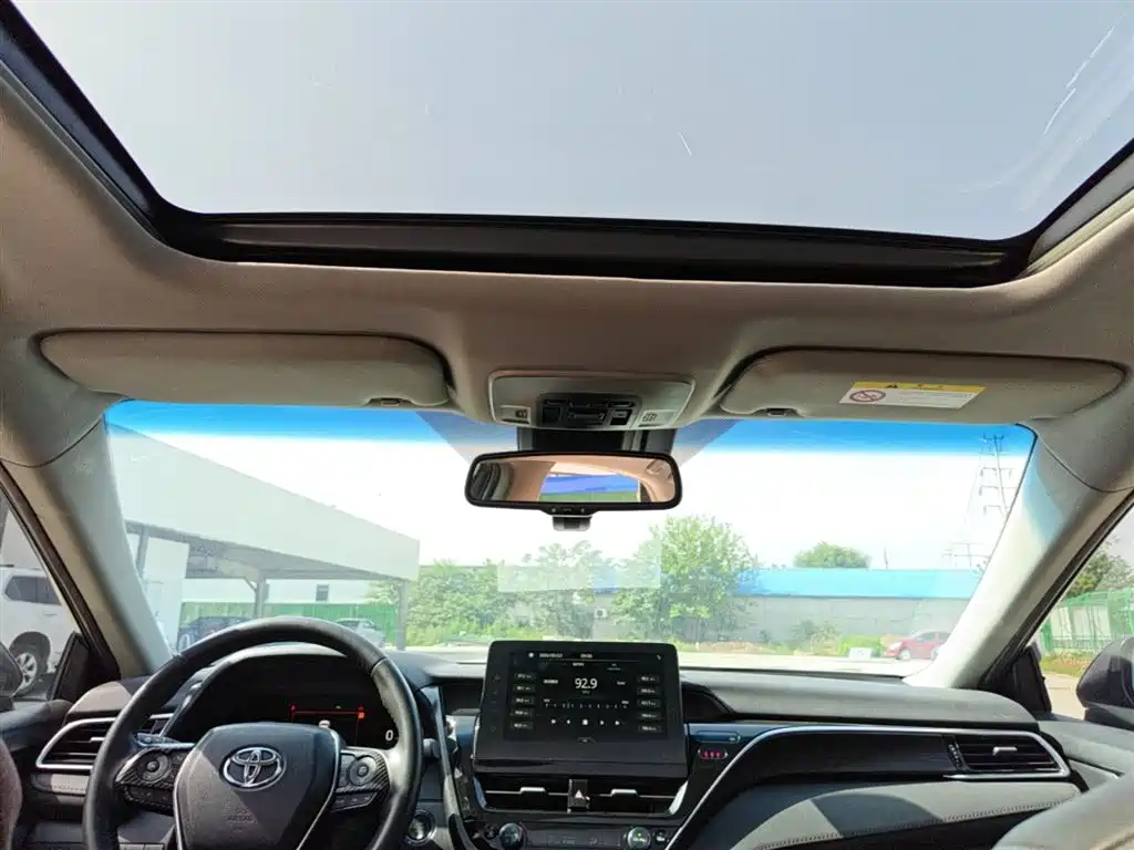 Toyota Camry 2022 — фото 18