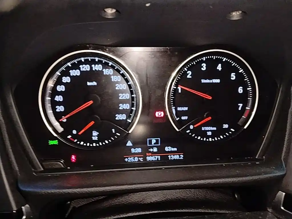 BMW 1 Series 2018 — фото 12