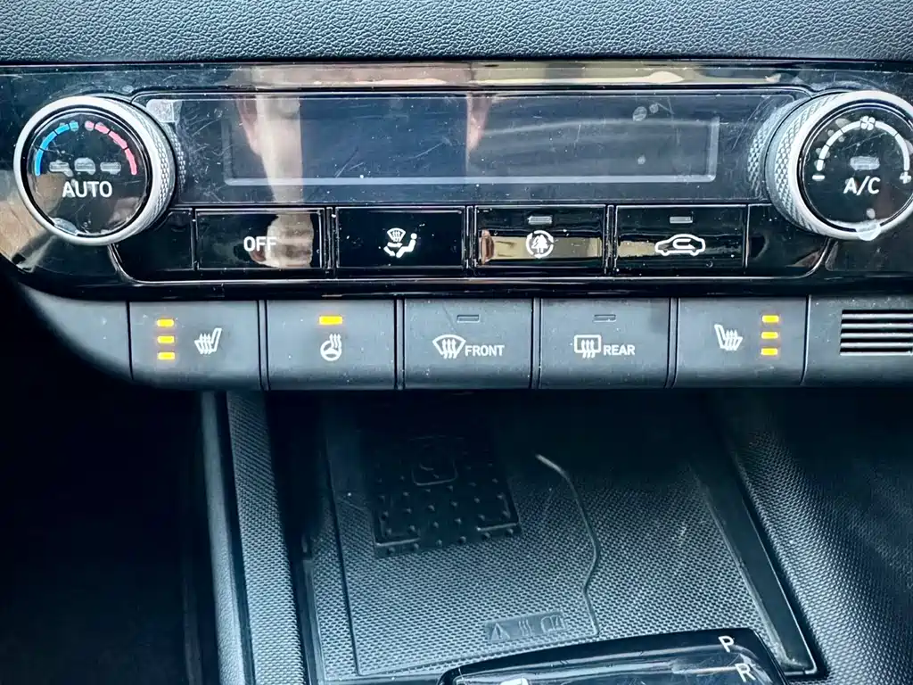 Hyundai Elantra 2023 — фото 20