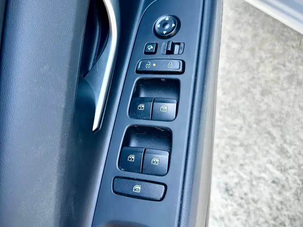 Hyundai Elantra 2023 — фото 18