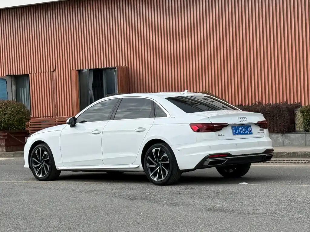 Audi A4L 2022 — фото 5