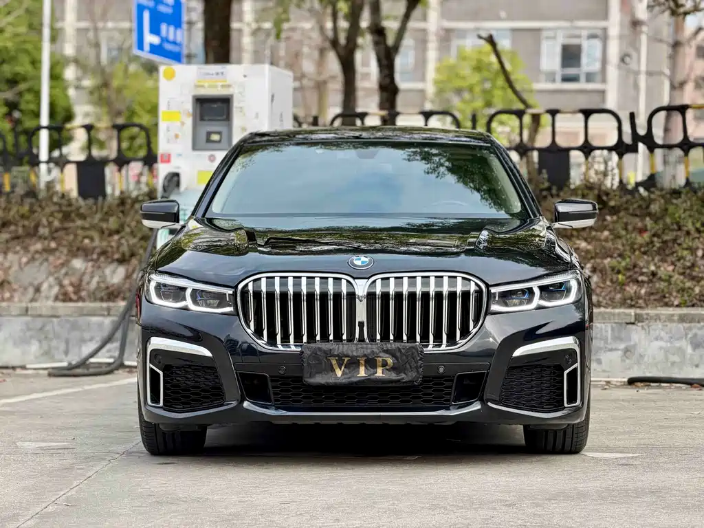 BMW 7 Series 2017 — фото 1