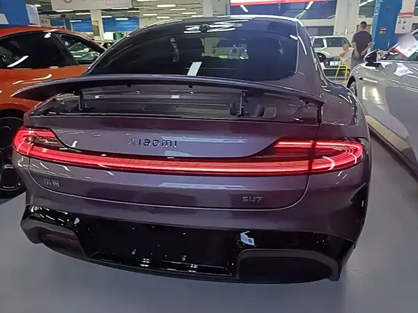 Xiaomi SU7 2025
