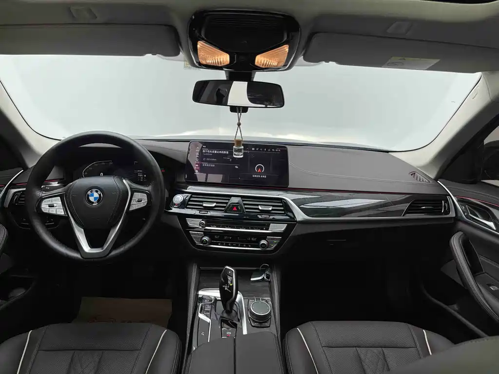 BMW 5 Series 2021 — фото 10