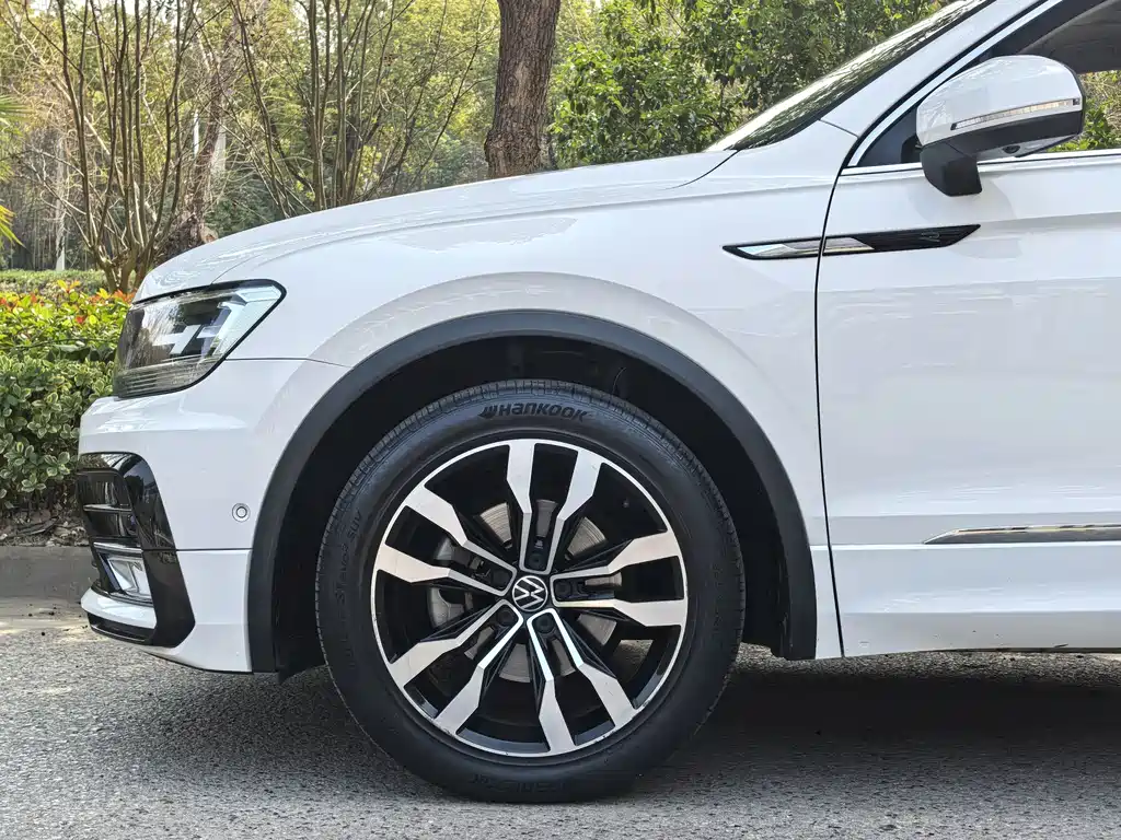 Volkswagen Tiguan L 2021 — фото 10