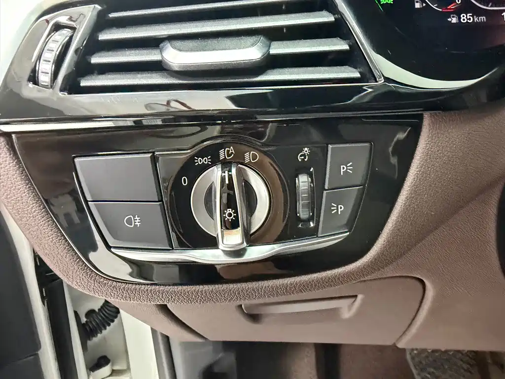 BMW 5 Series 2023 — фото 16