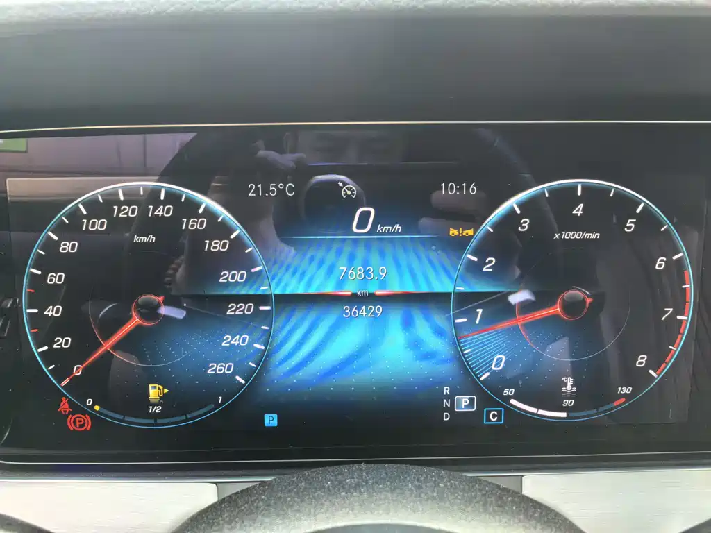 Mercedes-Benz E-Class 2023 — фото 12