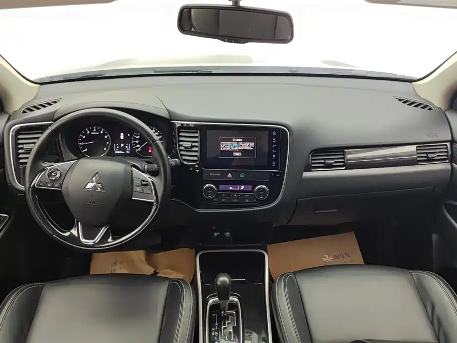 Mitsubishi Outlander 2020 — фото 12