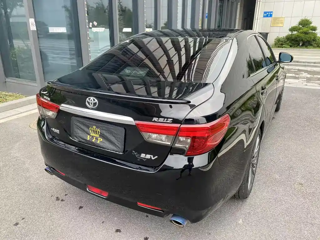 Toyota Reiz 2014