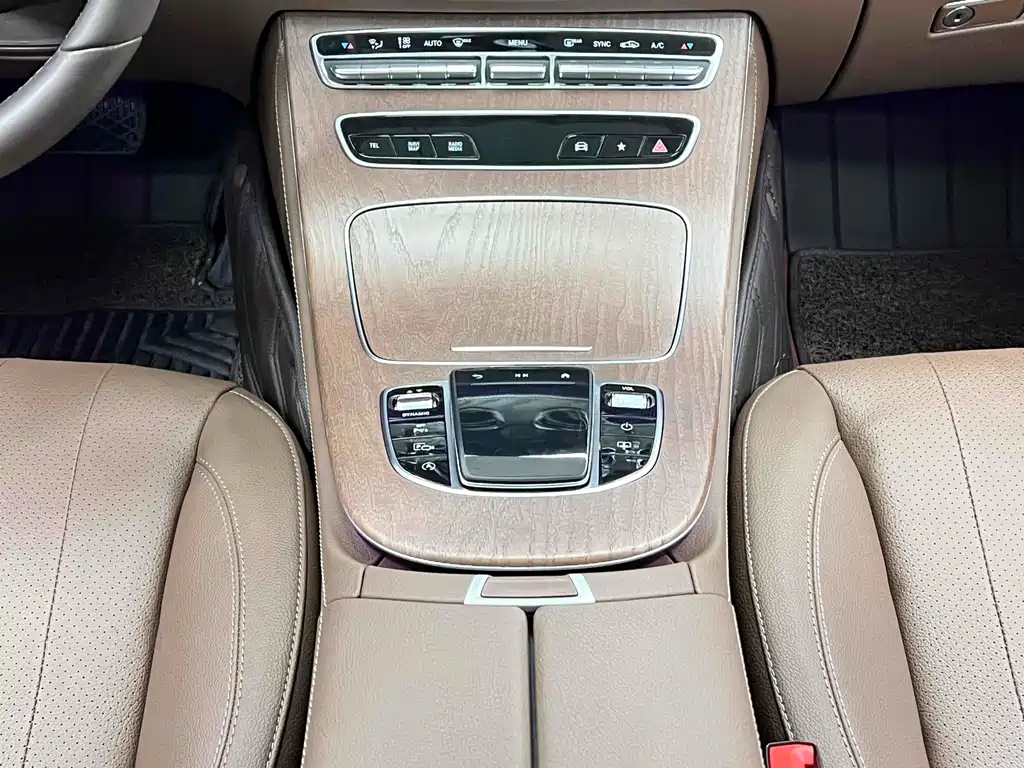Mercedes-Benz E-Class 2023 — фото 23