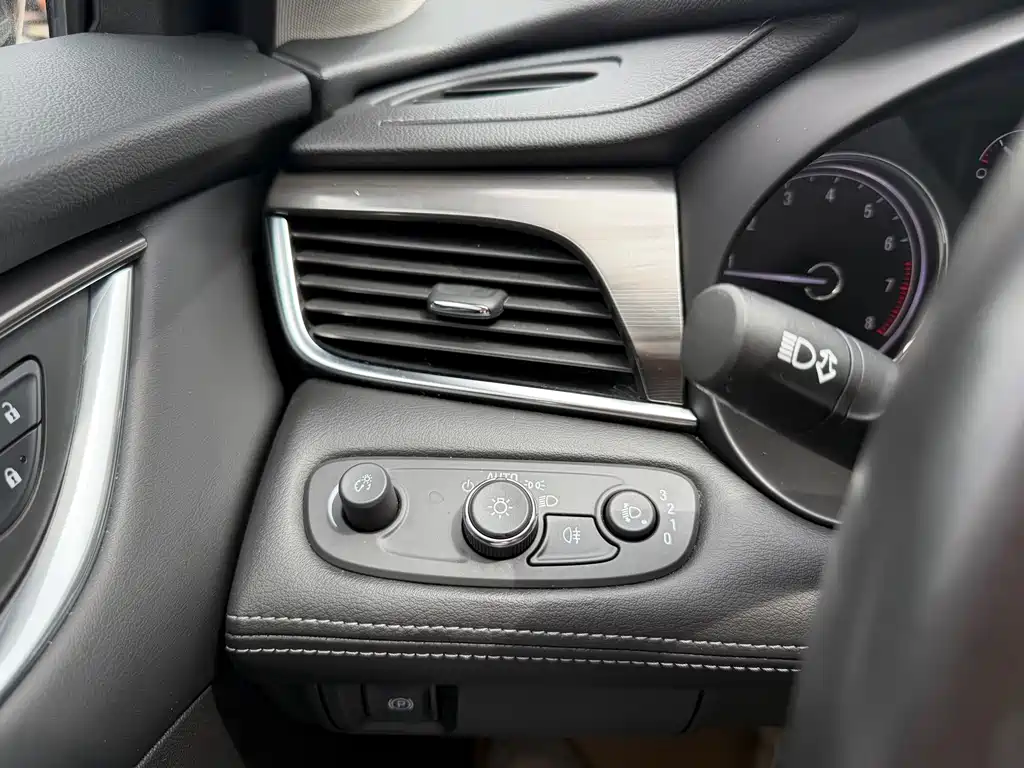 Buick LaCrosse 2020 — фото 15